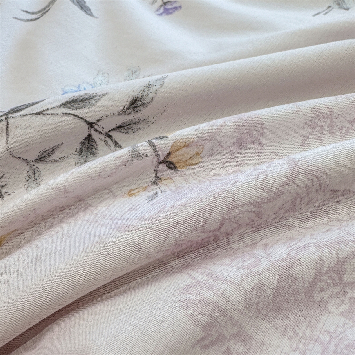 91家纺网 家纺一手货源 找家纺 慕木家纺 2026新款A类印花慕丝棉凉感夏被夏凉被空调被四件套 莫兰迪+浅紫