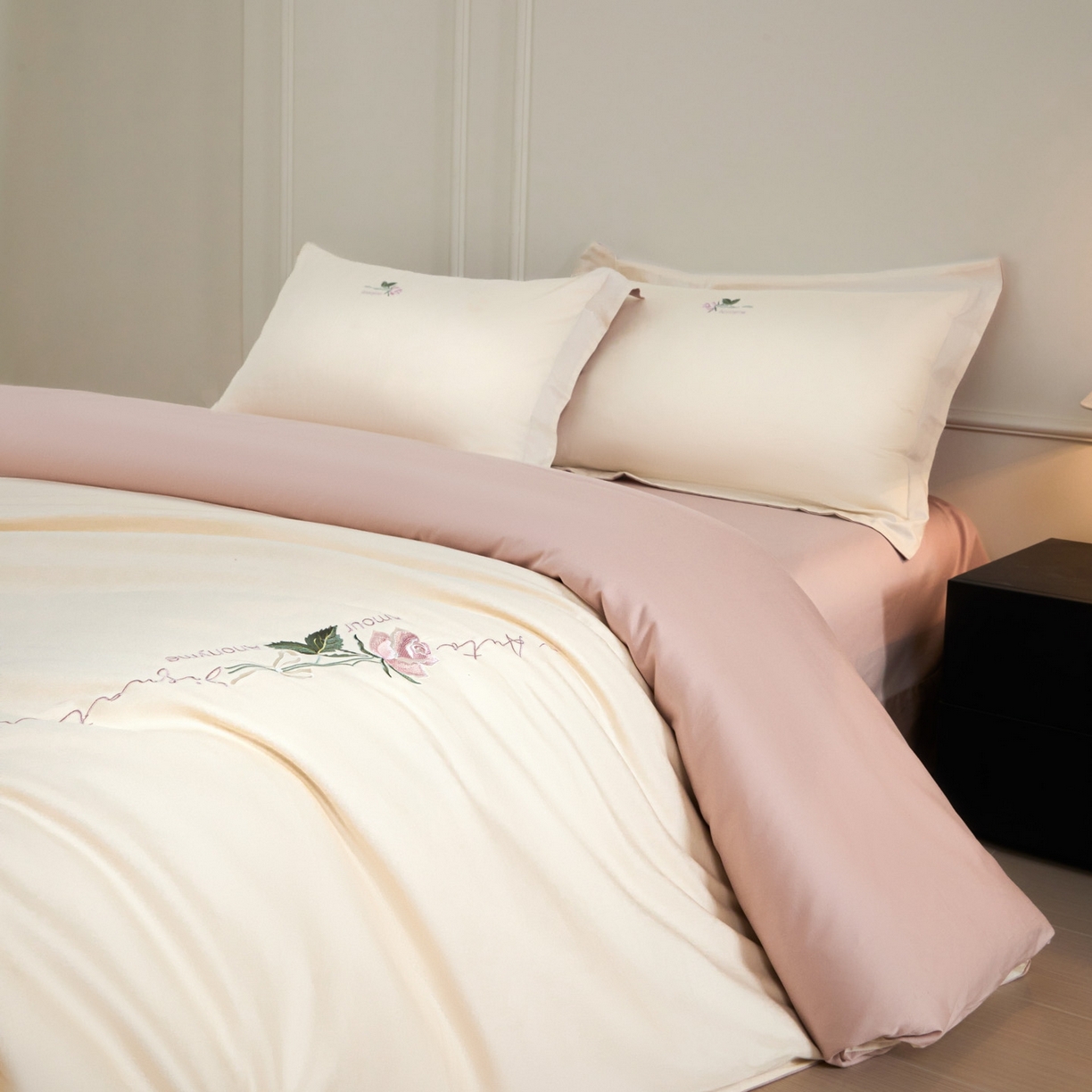 91家纺网 家纺一手货源 找家纺 （总）秀色家纺 2026新款100支长绒棉纯棉四件套轻奢全棉刺绣被套床单纯棉四季床品-唤醒