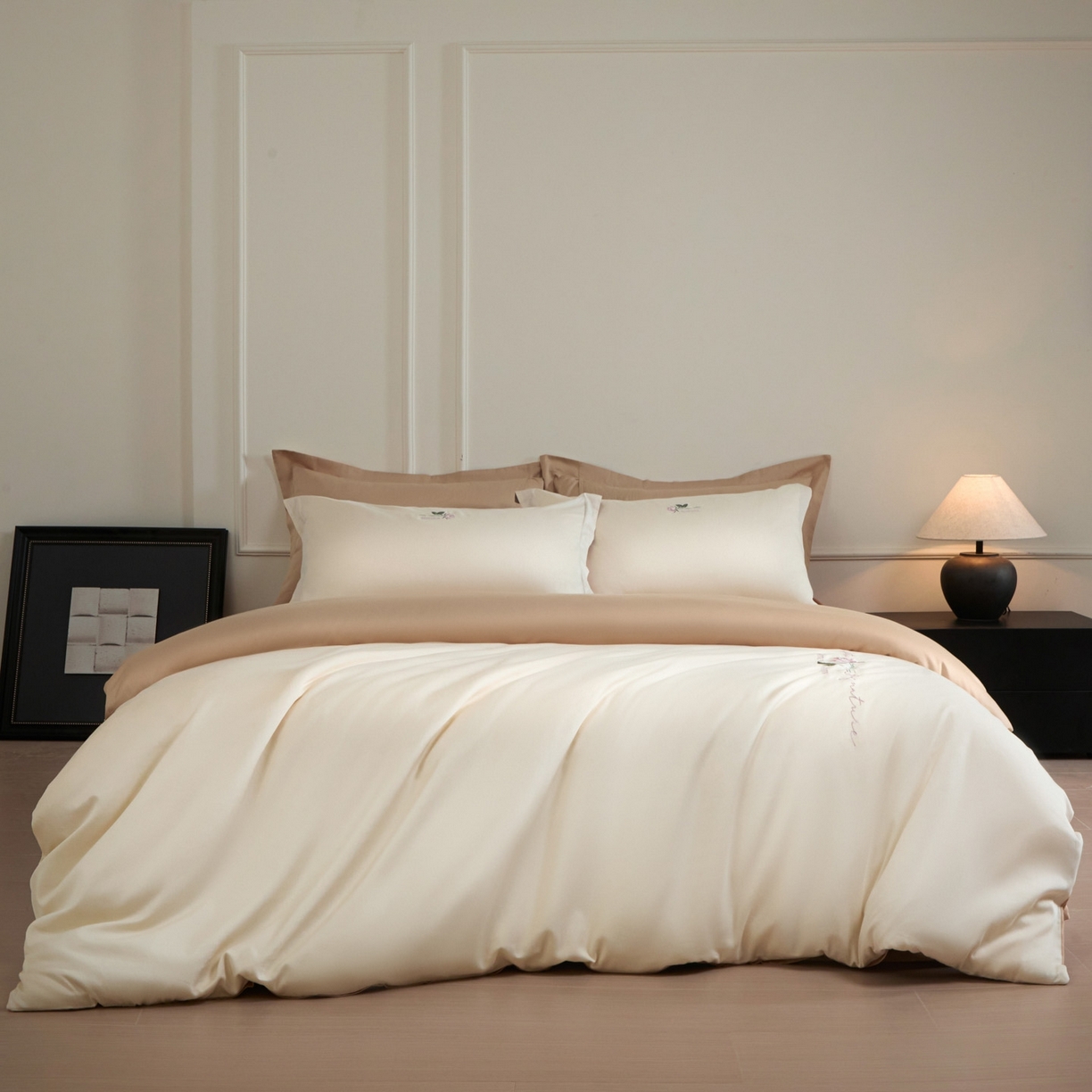 91家纺网 家纺一手货源 找家纺 秀色家纺 2026新款100支长绒棉纯棉四件套轻奢全棉刺绣被套床单纯棉四季床品-唤醒 唤醒-奶昔白+香槟金