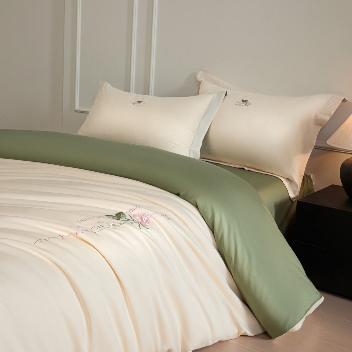 91家纺网 家纺一手货源 找家纺 秀色家纺 2026新款100支长绒棉纯棉四件套轻奢全棉刺绣被套床单纯棉四季床品-唤醒 唤醒-奶昔白+莺茶绿