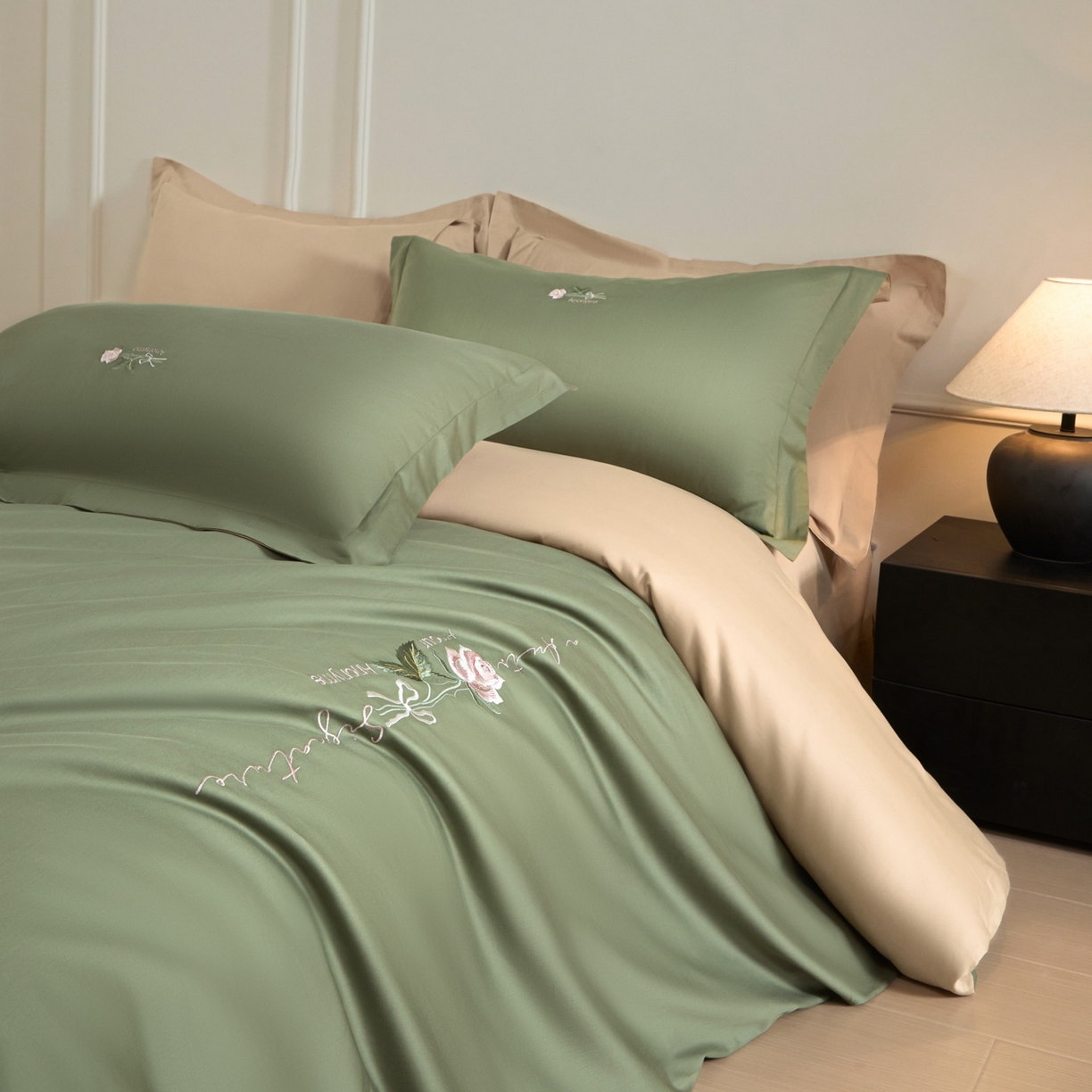 91家纺网 家纺一手货源 找家纺 秀色家纺 2026新款100支长绒棉纯棉四件套轻奢全棉刺绣被套床单纯棉四季床品-唤醒 唤醒-莺茶绿+香槟金