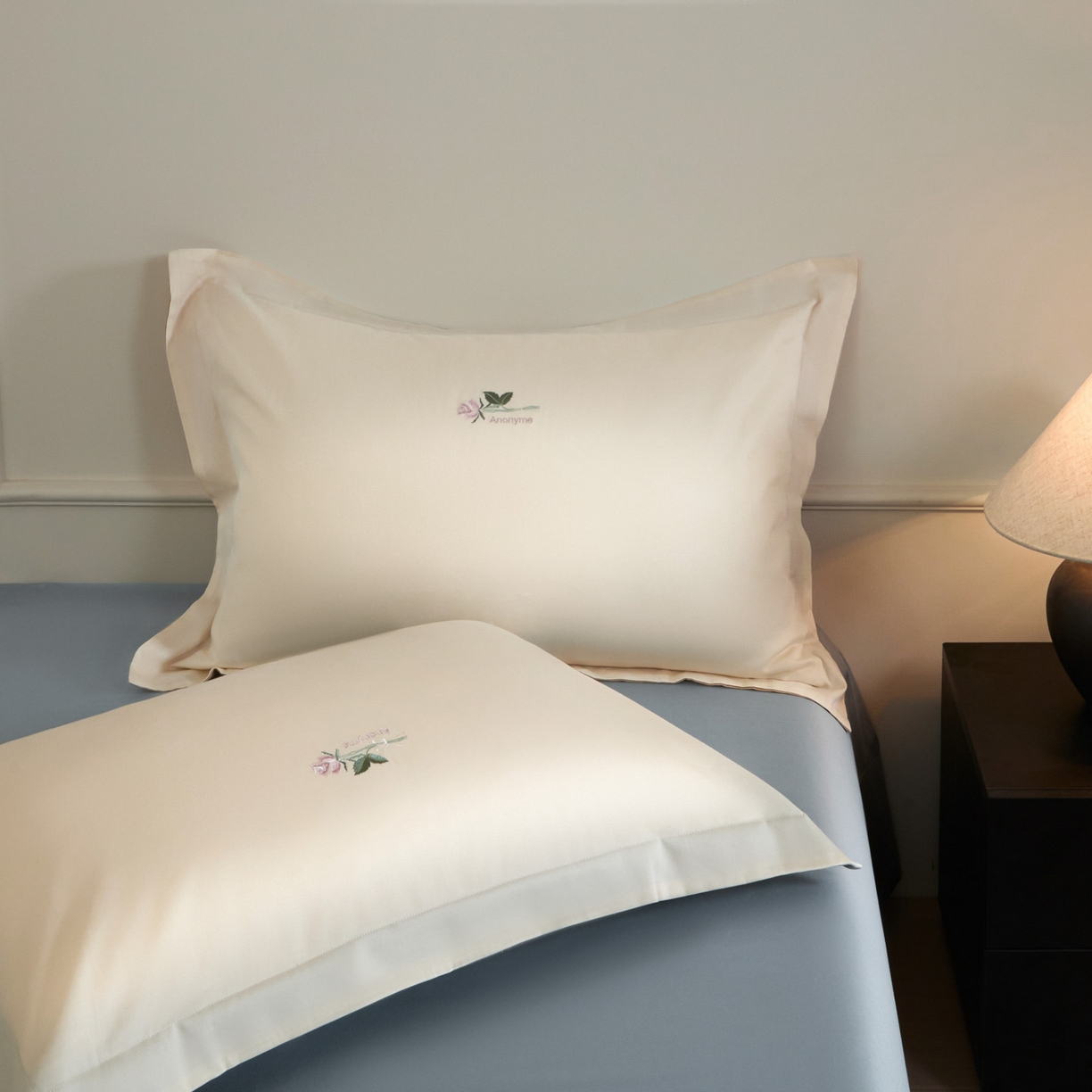 91家纺网 家纺一手货源 找家纺 秀色家纺 2026新款100支长绒棉纯棉四件套轻奢全棉刺绣被套床单纯棉四季床品-唤醒 唤醒-奶昔白+天空蓝