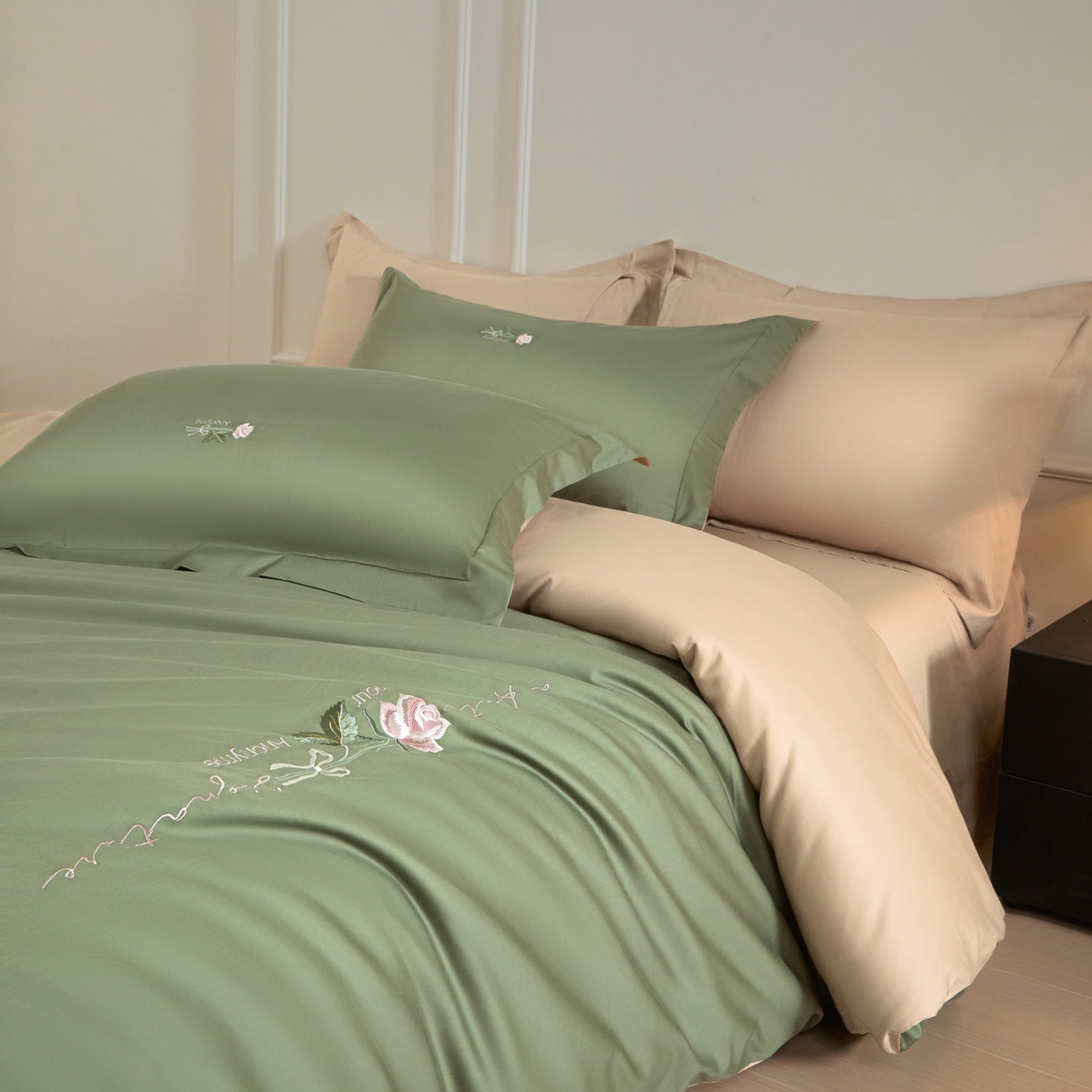 91家纺网 家纺一手货源 找家纺 秀色家纺 2026新款100支长绒棉纯棉四件套轻奢全棉刺绣被套床单纯棉四季床品-唤醒 唤醒-莺茶绿+香槟金