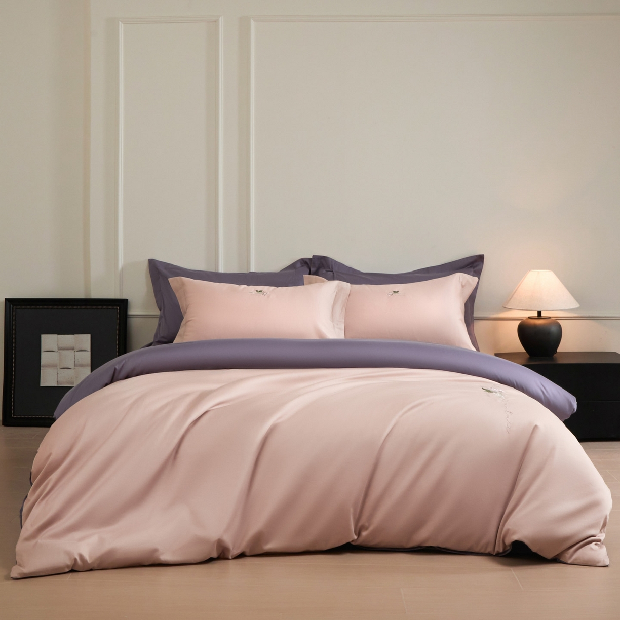 91家纺网 家纺一手货源 找家纺 秀色家纺 2026新款100支长绒棉纯棉四件套轻奢全棉刺绣被套床单纯棉四季床品-唤醒 唤醒-茱萸粉+丁香紫