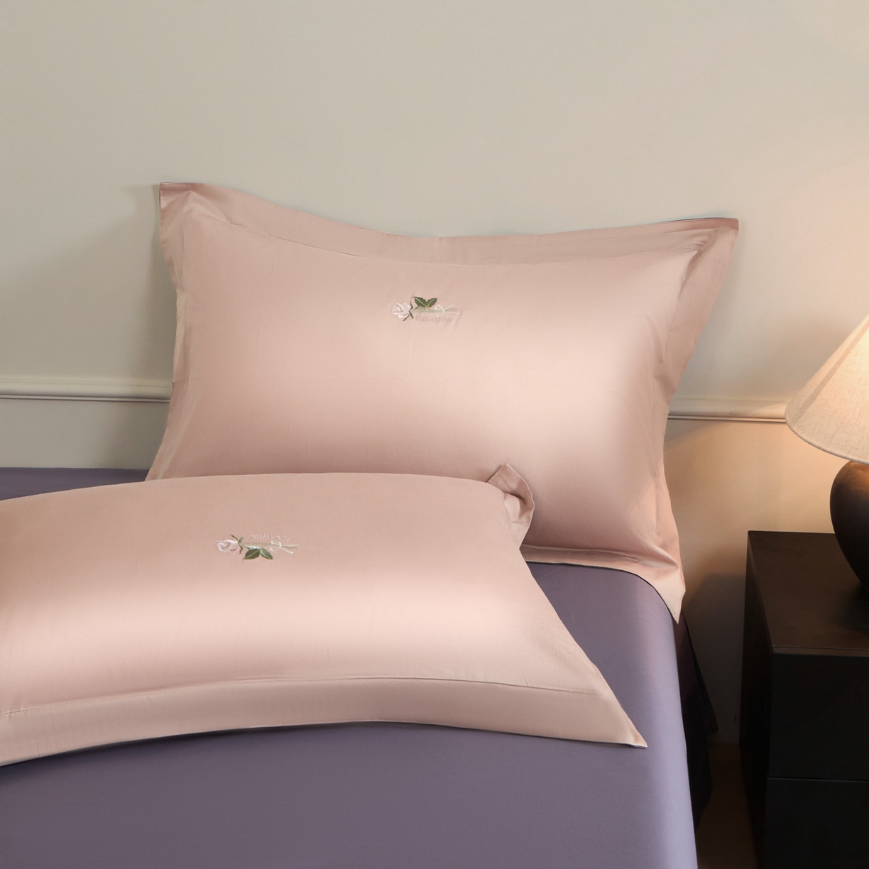 91家纺网 家纺一手货源 找家纺 秀色家纺 2026新款100支长绒棉纯棉四件套轻奢全棉刺绣被套床单纯棉四季床品-唤醒 唤醒-茱萸粉+丁香紫