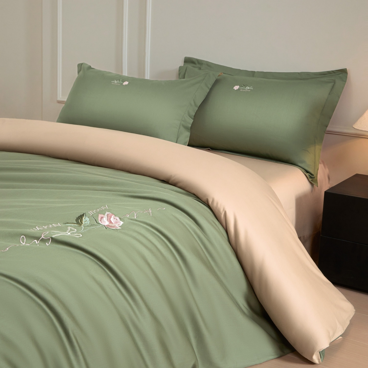 91家纺网 家纺一手货源 找家纺 秀色家纺 2026新款100支长绒棉纯棉四件套轻奢全棉刺绣被套床单纯棉四季床品-唤醒 唤醒-莺茶绿+香槟金