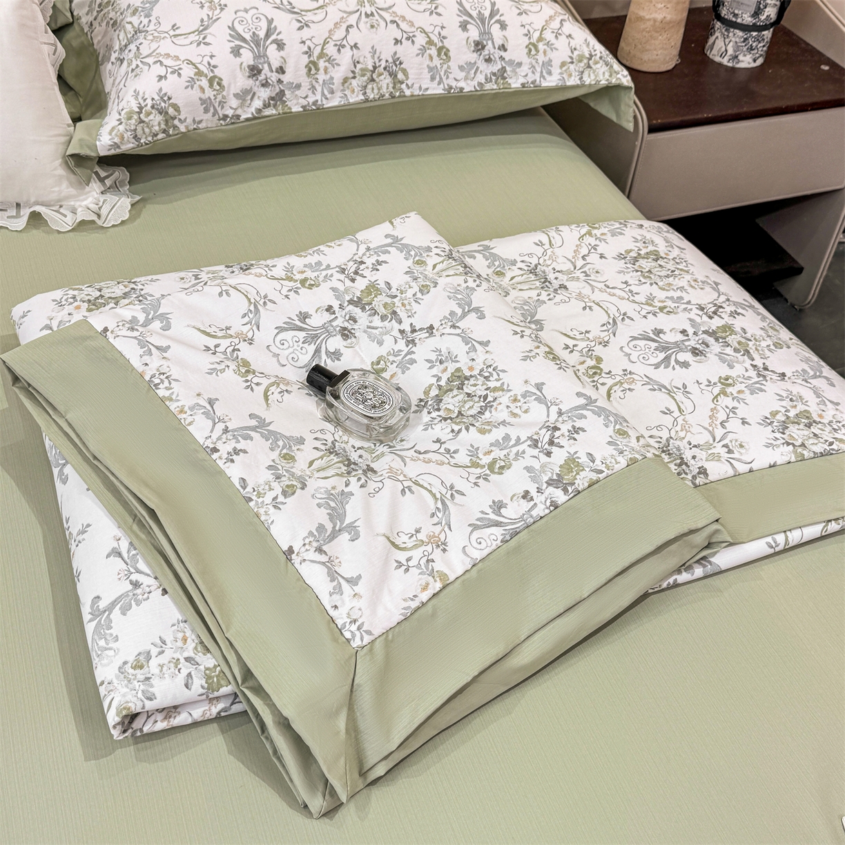 91家纺网 家纺一手货源 找家纺 慕木家纺 2026新款A类印花慕丝棉凉感夏被夏凉被空调被四件套 清漫+绿