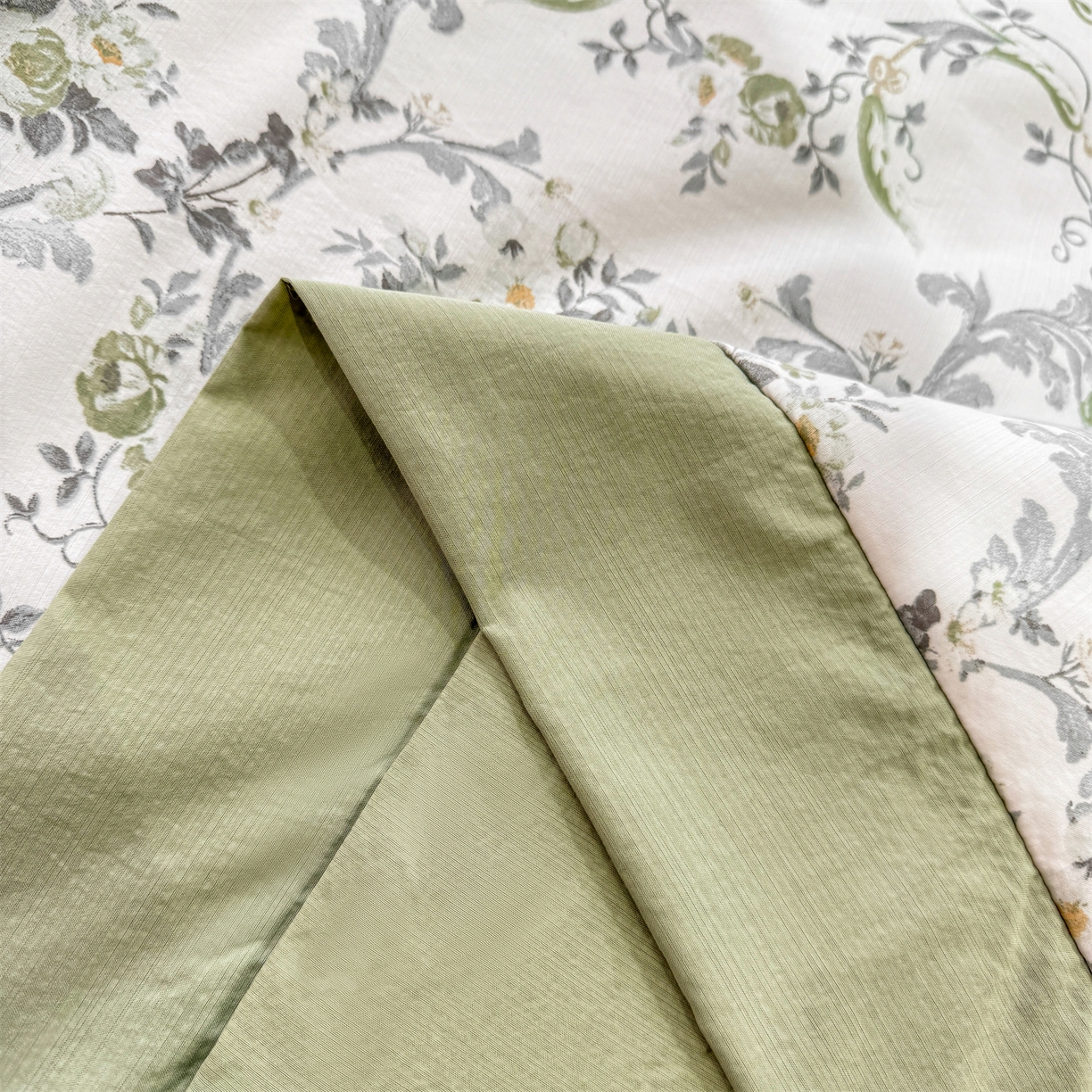 91家纺网 家纺一手货源 找家纺 慕木家纺 2026新款A类印花慕丝棉凉感夏被夏凉被空调被四件套 清漫+绿