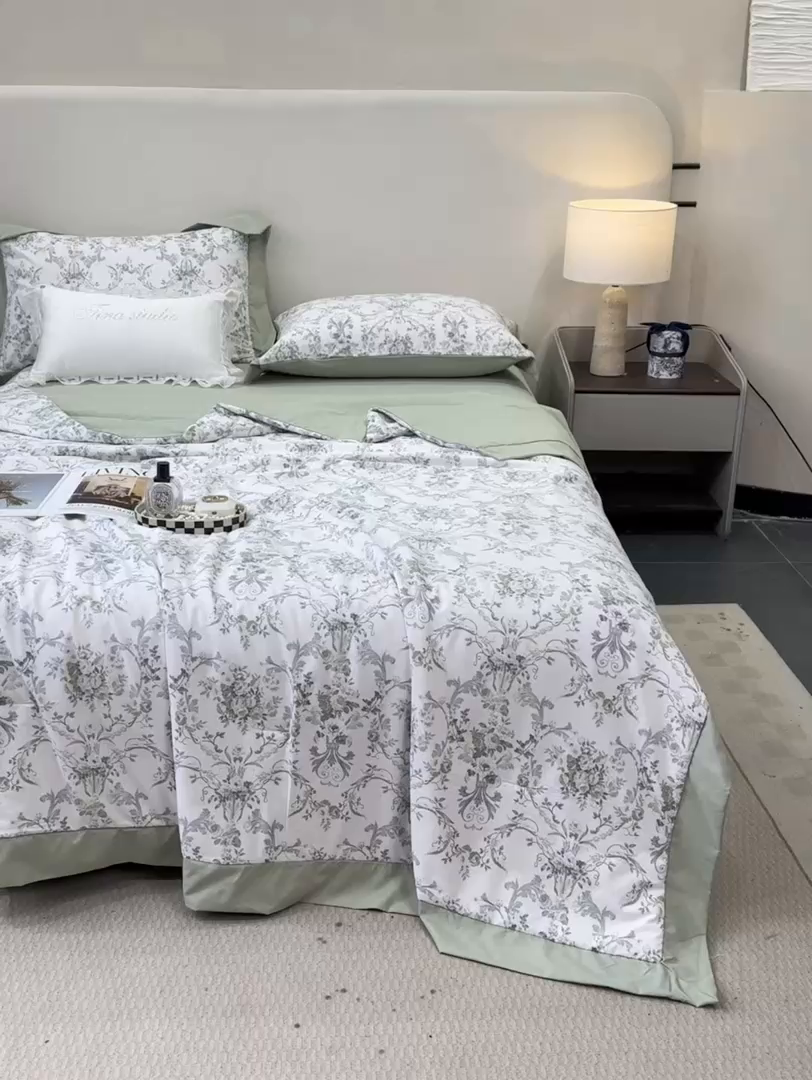 91家纺网 家纺一手货源 找家纺 慕木家纺 2026新款A类印花慕丝棉凉感夏被夏凉被空调被四件套 清漫+绿