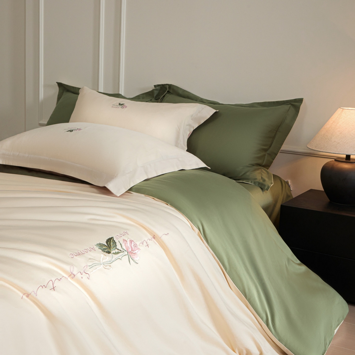 91家纺网 家纺一手货源 找家纺 秀色家纺 2026新款100支长绒棉纯棉四件套轻奢全棉刺绣被套床单纯棉四季床品-唤醒 唤醒-奶昔白+莺茶绿