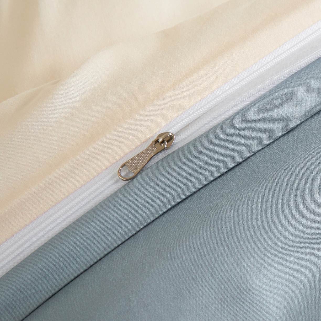 91家纺网 家纺一手货源 找家纺 秀色家纺 2026新款100支长绒棉纯棉四件套轻奢全棉刺绣被套床单纯棉四季床品-唤醒 唤醒-奶昔白+天空蓝