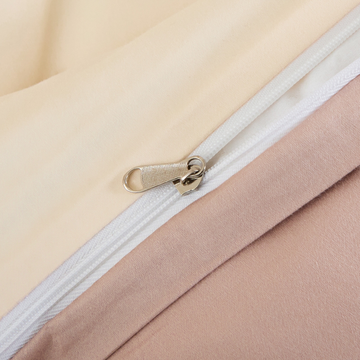 91家纺网 家纺一手货源 找家纺 秀色家纺 2026新款100支长绒棉纯棉四件套轻奢全棉刺绣被套床单纯棉四季床品-唤醒 唤醒-奶昔白+茱萸粉