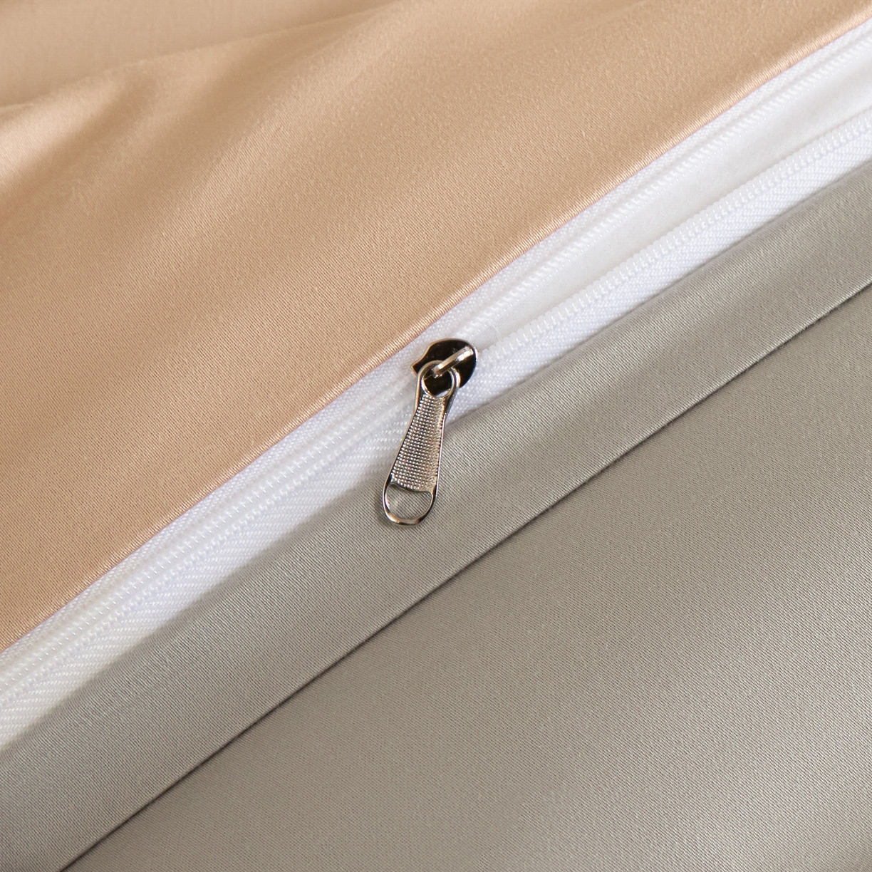 91家纺网 家纺一手货源 找家纺 秀色家纺 2026新款100支长绒棉纯棉四件套轻奢全棉刺绣被套床单纯棉四季床品-唤醒 唤醒-香槟金+烟墨灰