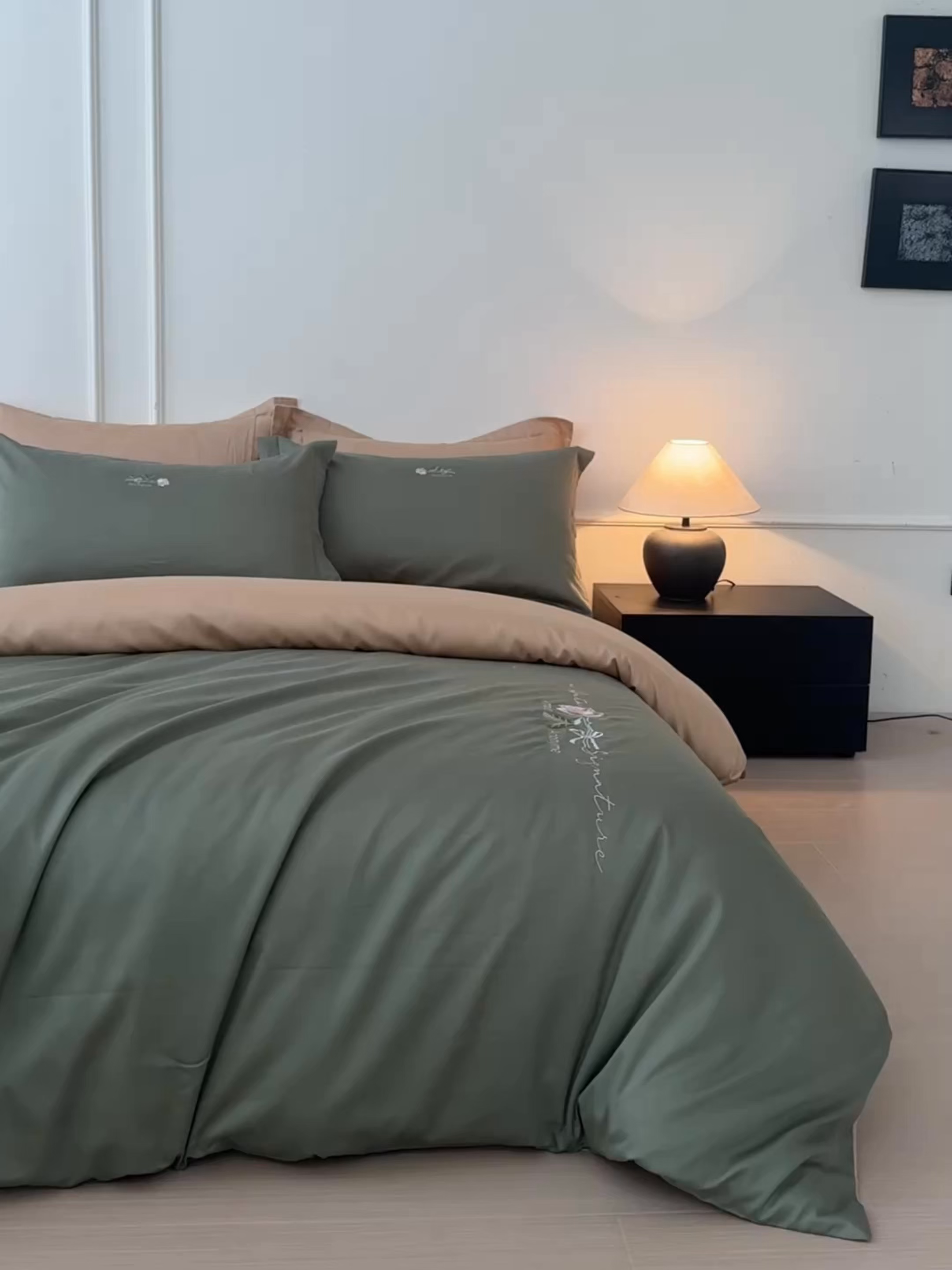 91家纺网 家纺一手货源 找家纺 秀色家纺 2026新款100支长绒棉纯棉四件套轻奢全棉刺绣被套床单纯棉四季床品-唤醒 唤醒-莺茶绿+香槟金