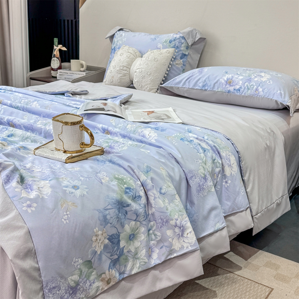 91家纺网 家纺一手货源 找家纺 慕木家纺 2026新款A类印花慕丝棉凉感夏被夏凉被空调被四件套 蓝庭叙+灰