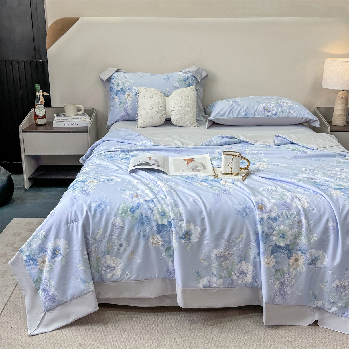 91家纺网 家纺一手货源 找家纺 慕木家纺 2026新款A类印花慕丝棉凉感夏被夏凉被空调被四件套 蓝庭叙+灰