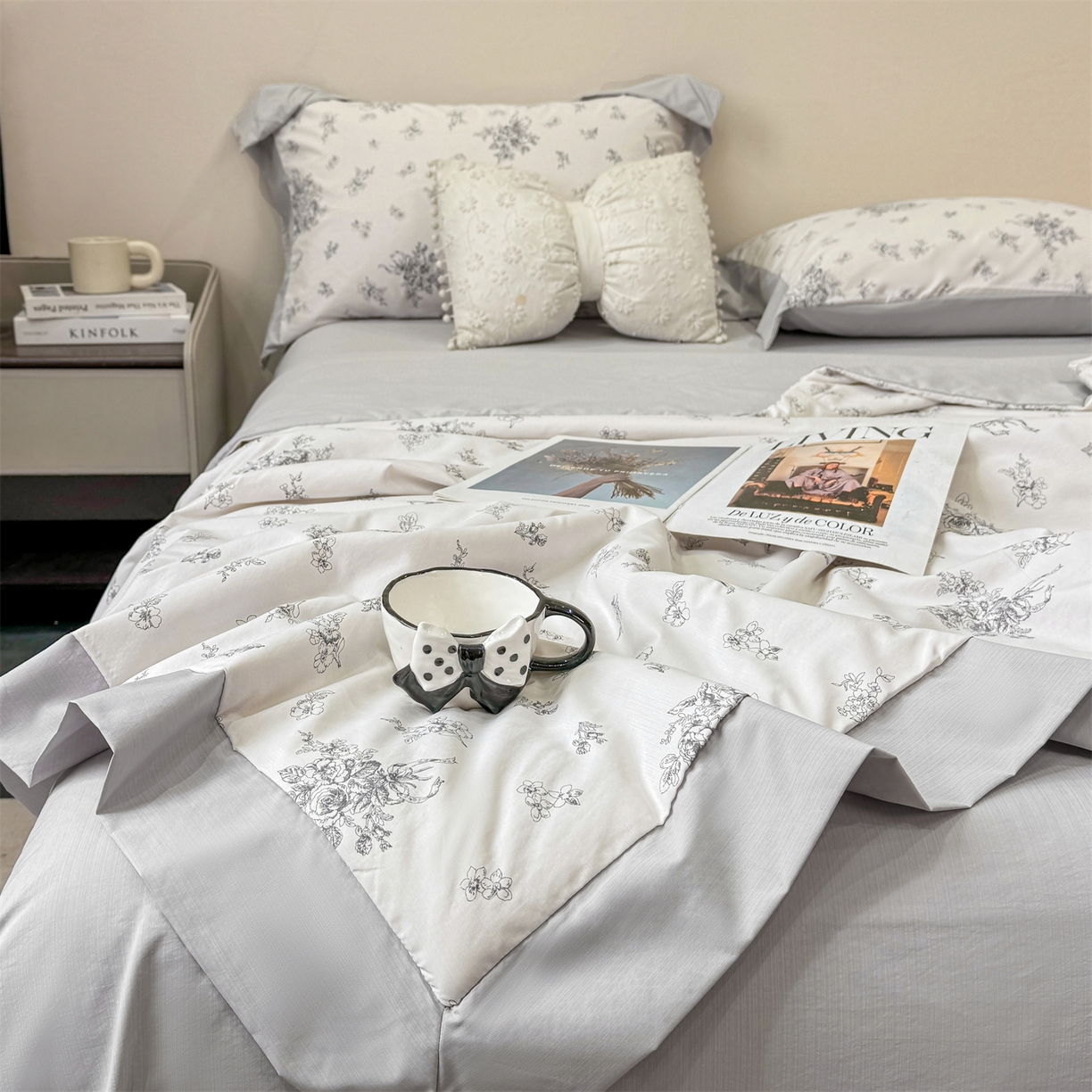 91家纺网 家纺一手货源 找家纺 慕木家纺 2026新款A类印花慕丝棉凉感夏被夏凉被空调被四件套 墨芳+灰