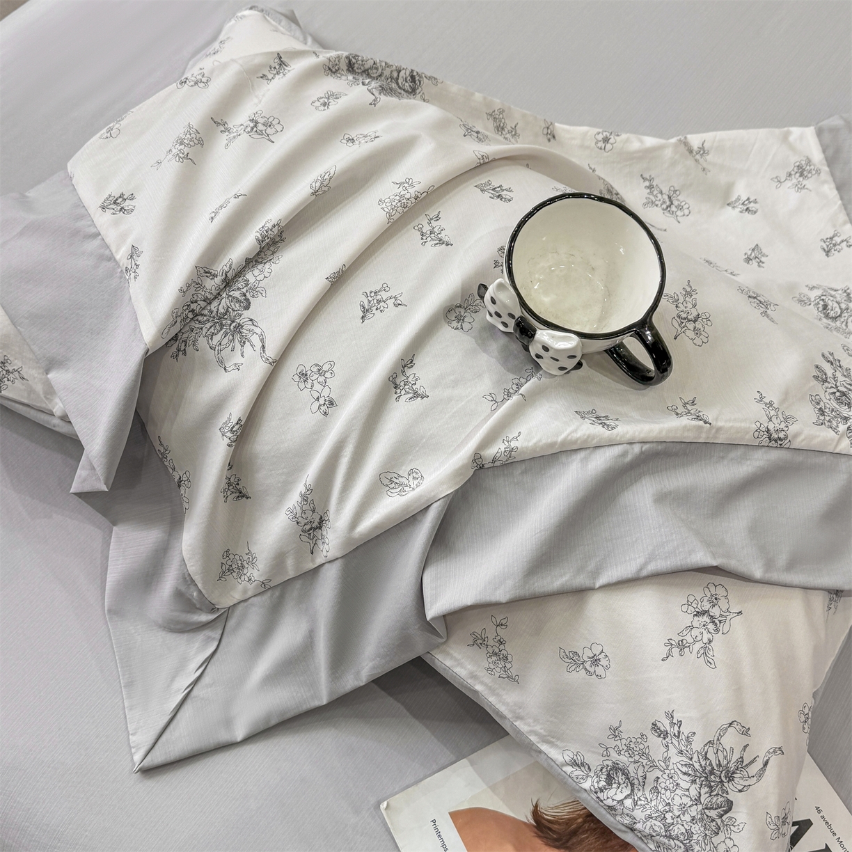 91家纺网 家纺一手货源 找家纺 慕木家纺 2026新款A类印花慕丝棉凉感夏被夏凉被空调被四件套 墨芳+灰