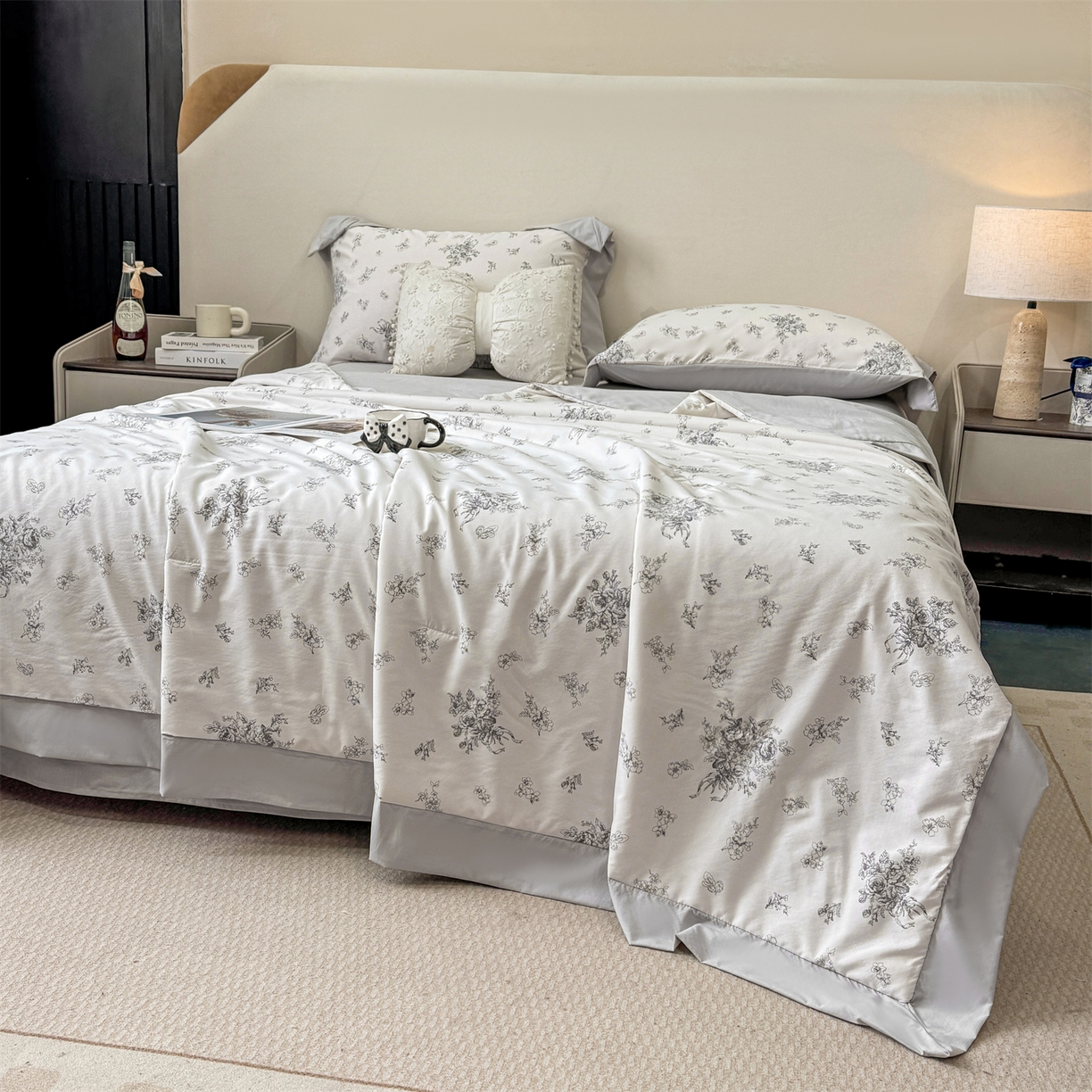 91家纺网 家纺一手货源 找家纺 慕木家纺 2026新款A类印花慕丝棉凉感夏被夏凉被空调被四件套 墨芳+灰