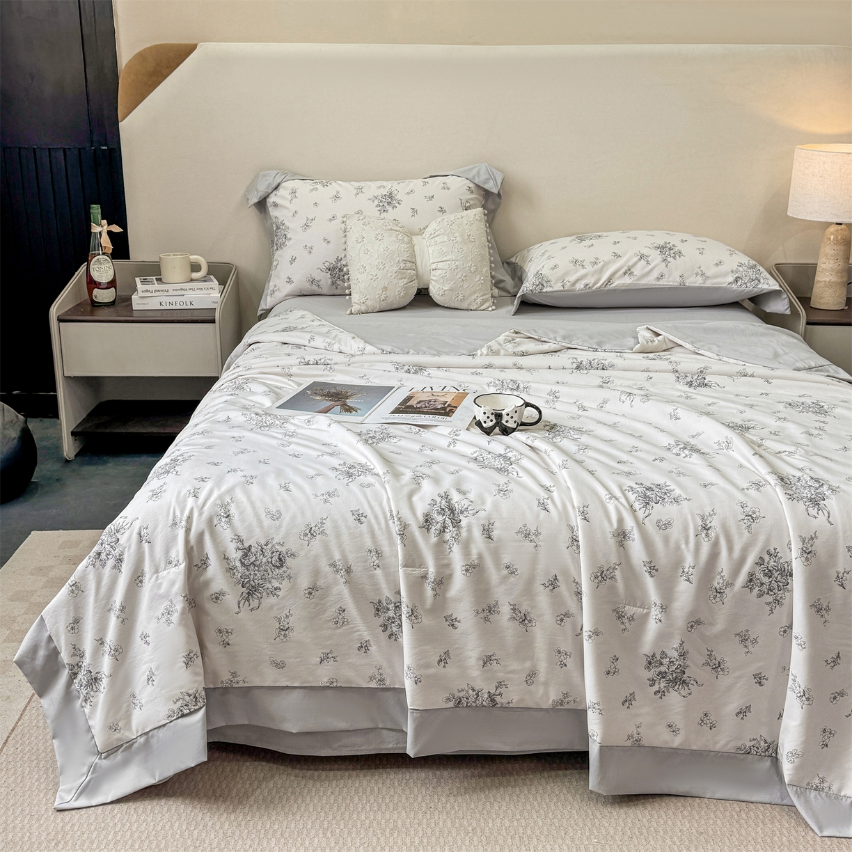 91家纺网 家纺一手货源 找家纺 慕木家纺 2026新款A类印花慕丝棉凉感夏被夏凉被空调被四件套 墨芳+灰