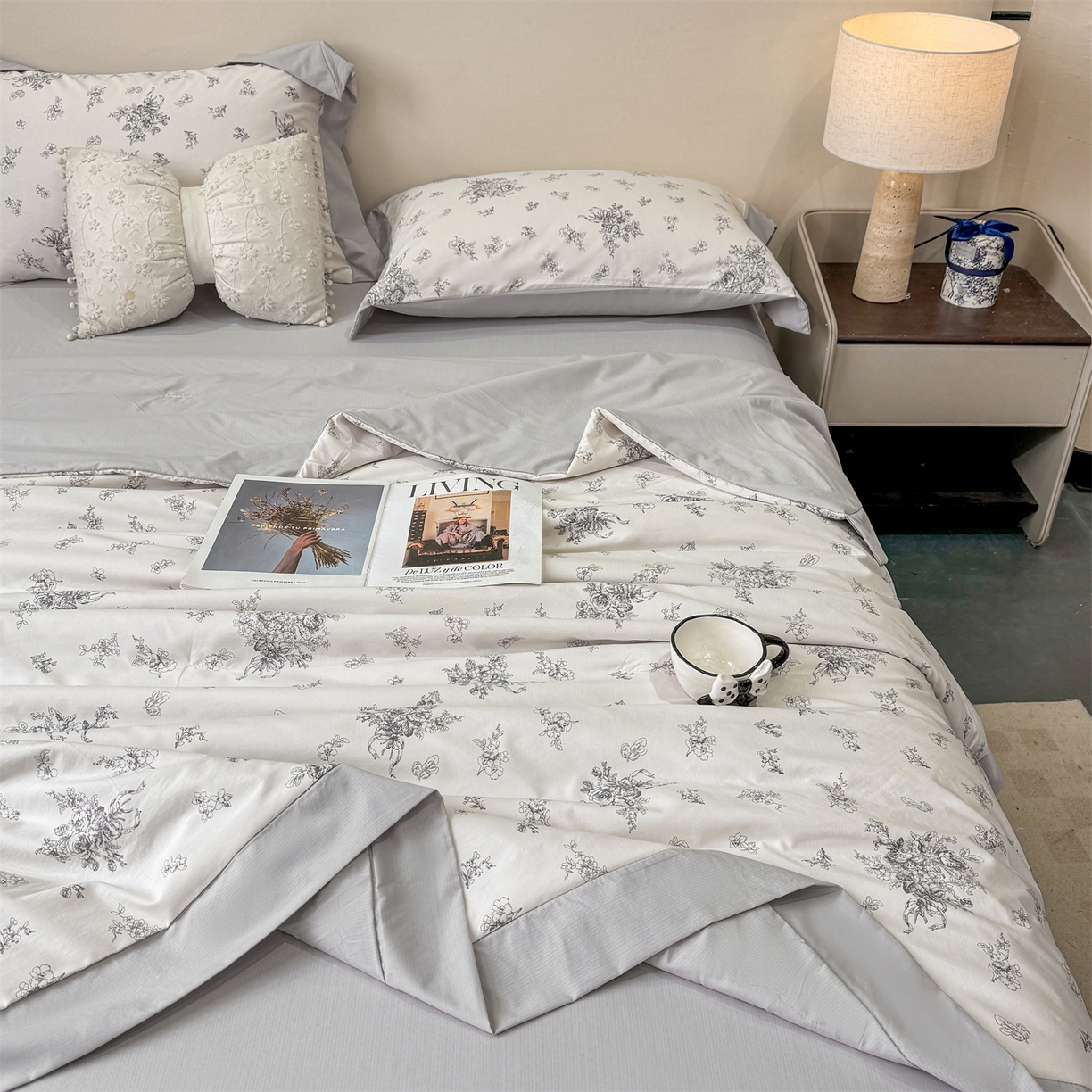 91家纺网 家纺一手货源 找家纺 慕木家纺 2026新款A类印花慕丝棉凉感夏被夏凉被空调被四件套 墨芳+灰