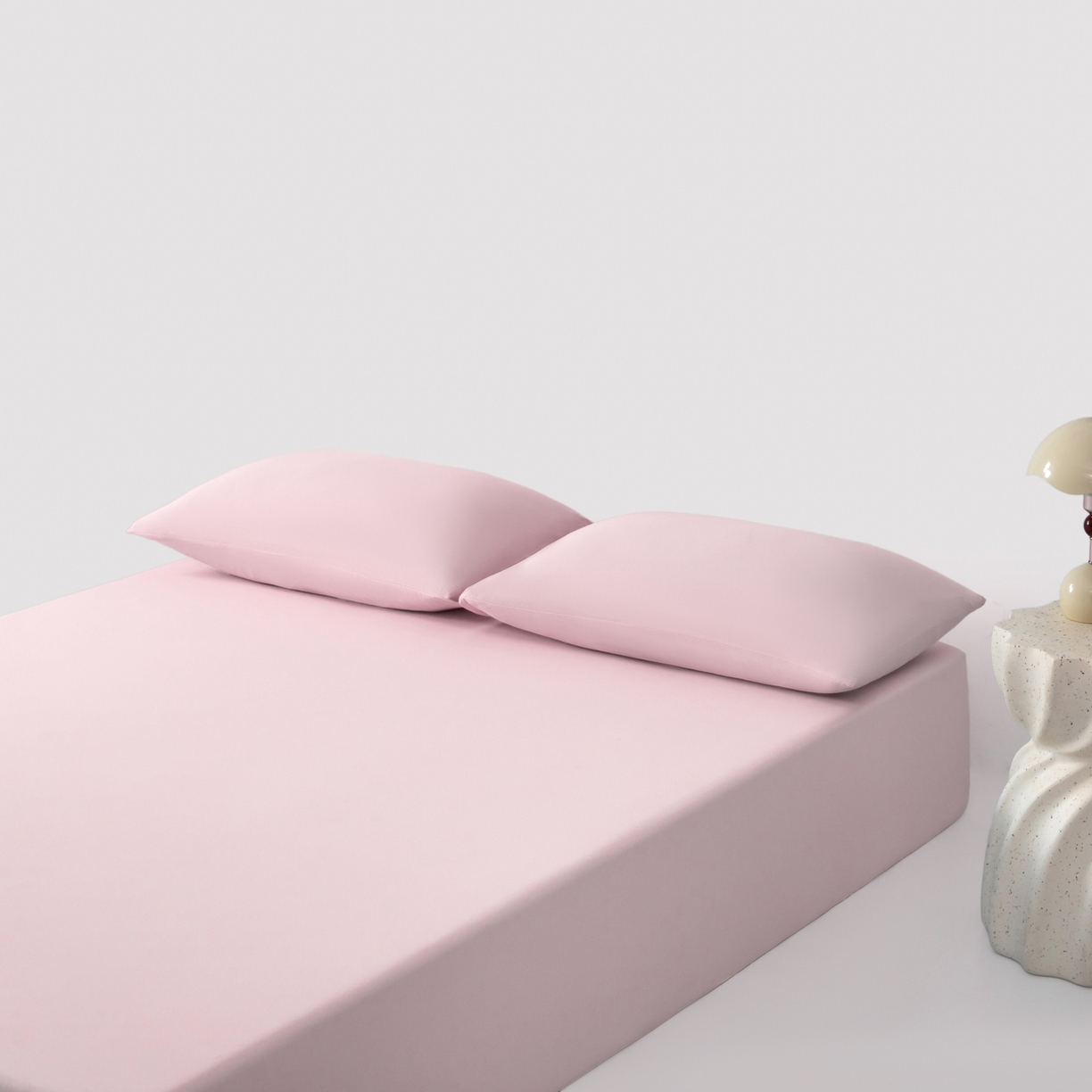 91家纺网 家纺一手货源 找家纺 其奥家纺 2026新款锦氨凉感床笠三件套A类耐磨5级0.35凉感有检测报告 雾粉