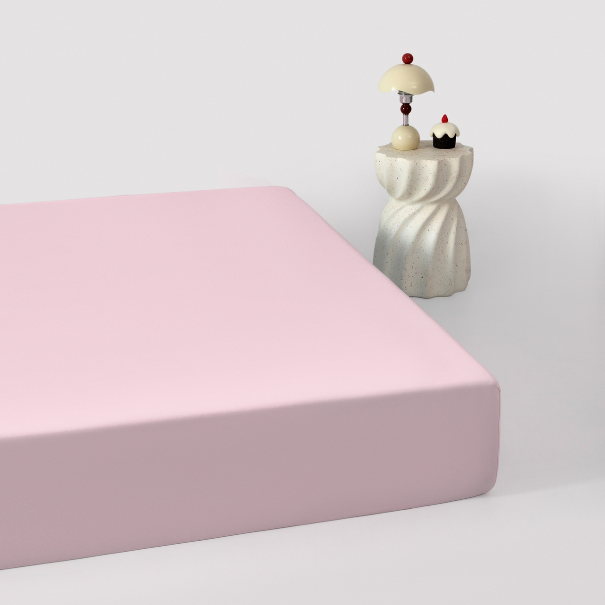 91家纺网 家纺一手货源 找家纺 其奥家纺 2026新款锦氨凉感床笠三件套A类耐磨5级0.35凉感有检测报告 雾粉