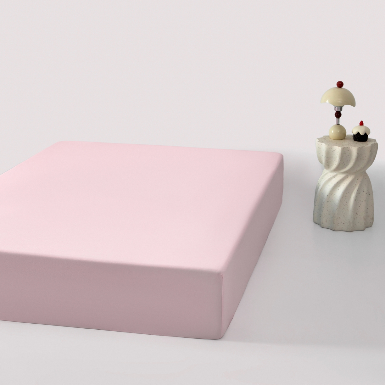 91家纺网 家纺一手货源 找家纺 其奥家纺 2026新款锦氨凉感床笠三件套A类耐磨5级0.35凉感有检测报告 雾粉