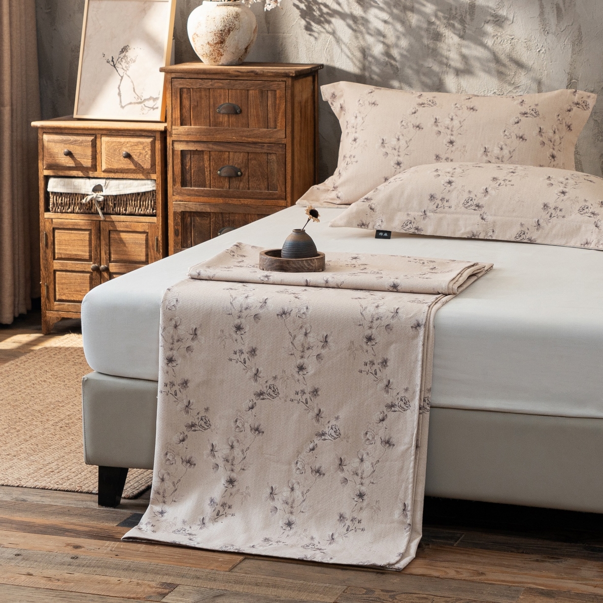 91家纺网 家纺一手货源 找家纺 凌云家纺 2026新款直播爆款复古风棉麻提花老粗布床单席子凉席三件套 墨梅