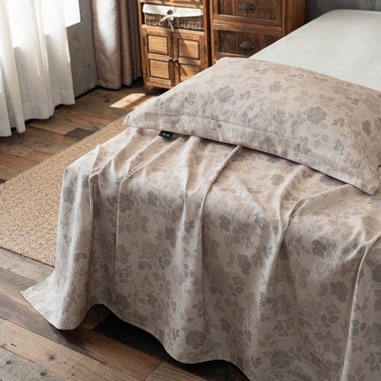 91家纺网 家纺一手货源 找家纺 凌云家纺 2026新款直播爆款复古风棉麻提花老粗布床单席子凉席三件套 藤花间