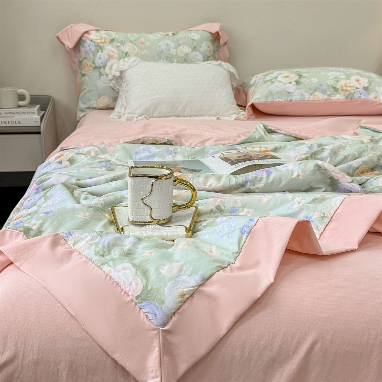 91家纺网 家纺一手货源 找家纺 慕木家纺 2026新款A类印花慕丝棉凉感夏被夏凉被空调被四件套 青妍+粉