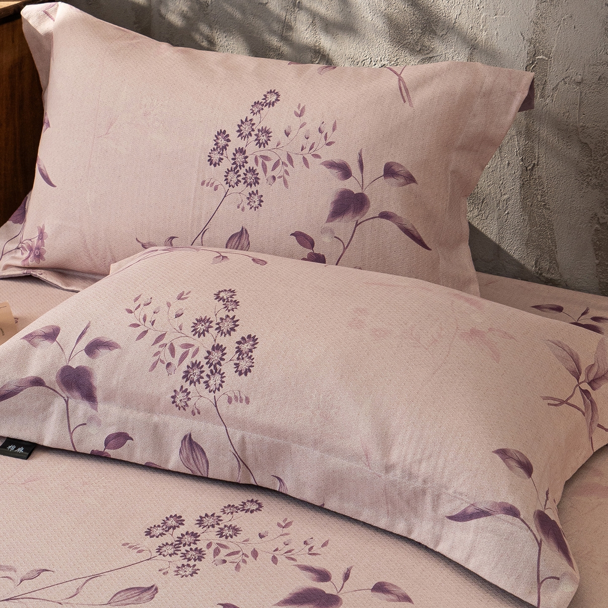 91家纺网 家纺一手货源 找家纺 凌云家纺 2026新款直播爆款复古风棉麻提花老粗布床单席子凉席三件套 紫叶繁花