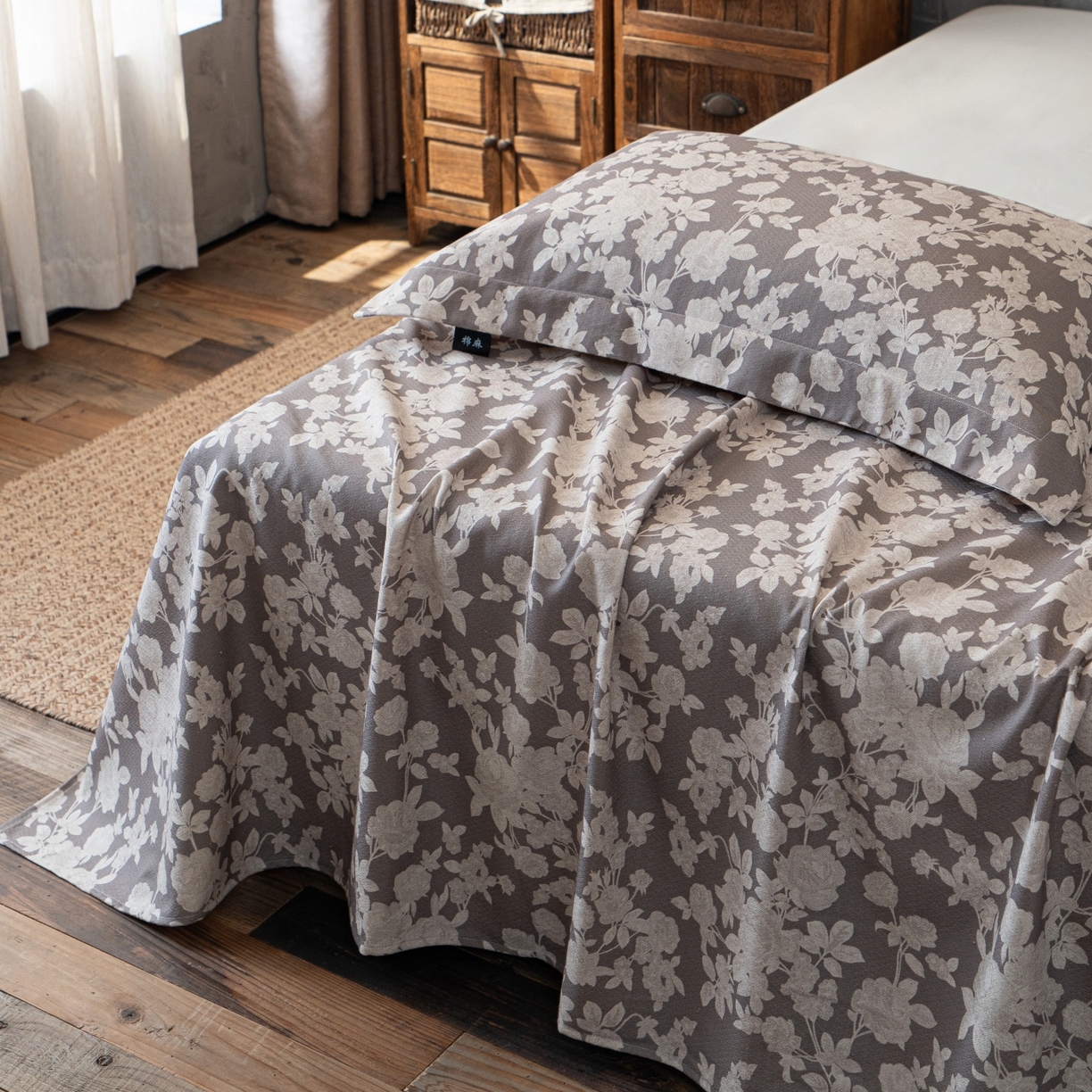 91家纺网 家纺一手货源 找家纺 凌云家纺 2026新款直播爆款复古风棉麻提花老粗布床单席子凉席三件套 月季锦簇