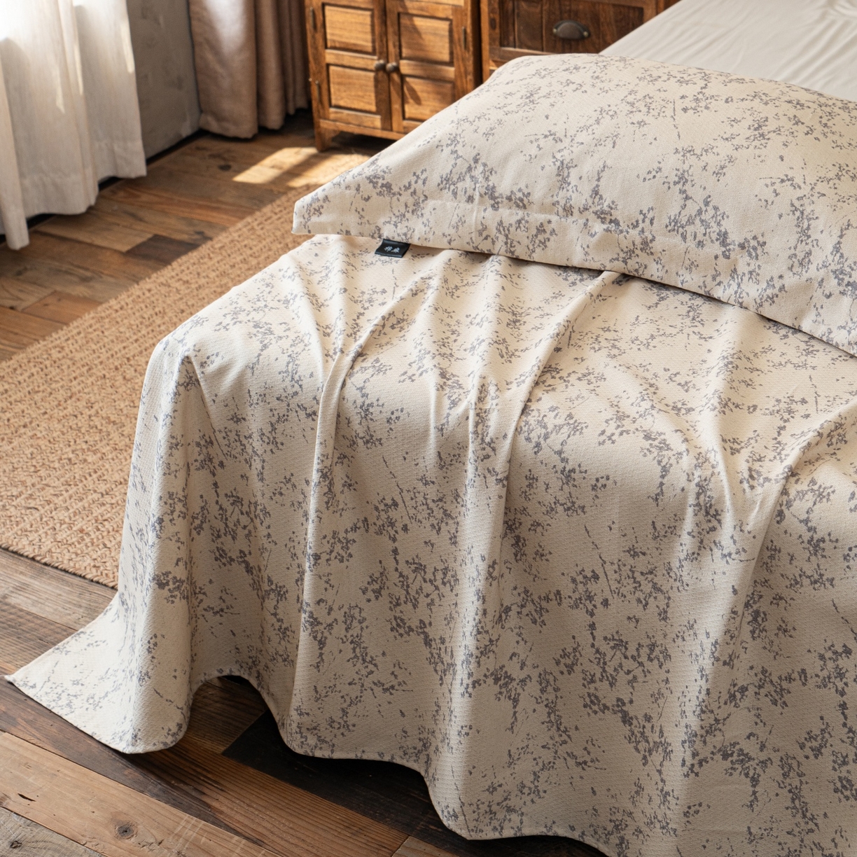 91家纺网 家纺一手货源 找家纺 凌云家纺 2026新款直播爆款复古风棉麻提花老粗布床单席子凉席三件套 冬梅枝语