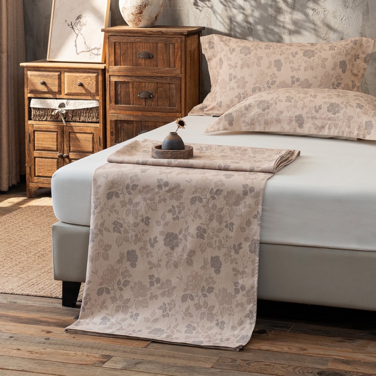 91家纺网 家纺一手货源 找家纺 凌云家纺 2026新款直播爆款复古风棉麻提花老粗布床单席子凉席三件套 藤花间