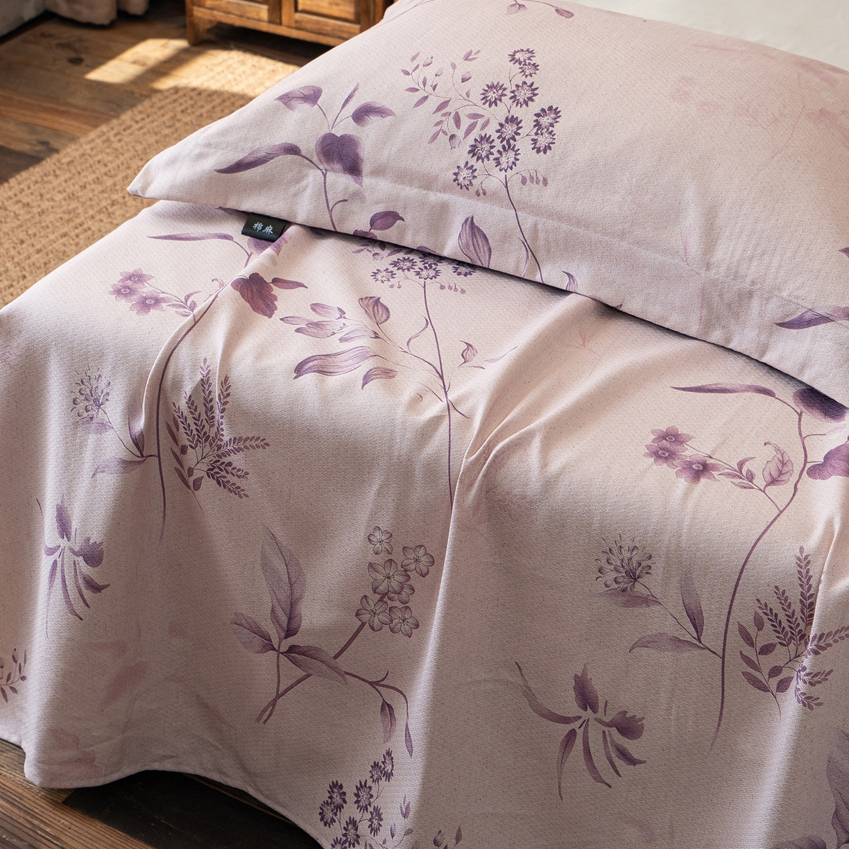 91家纺网 家纺一手货源 找家纺 凌云家纺 2026新款直播爆款复古风棉麻提花老粗布床单席子凉席三件套 紫叶繁花
