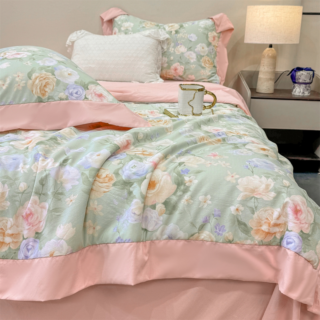 91家纺网 家纺一手货源 找家纺 慕木家纺 2026新款A类印花慕丝棉凉感夏被夏凉被空调被四件套 青妍+粉