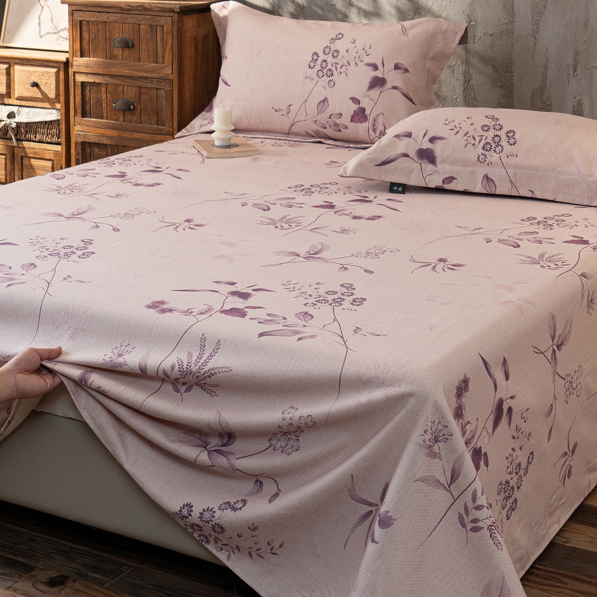 91家纺网 家纺一手货源 找家纺 凌云家纺 2026新款直播爆款复古风棉麻提花老粗布床单席子凉席三件套 紫叶繁花