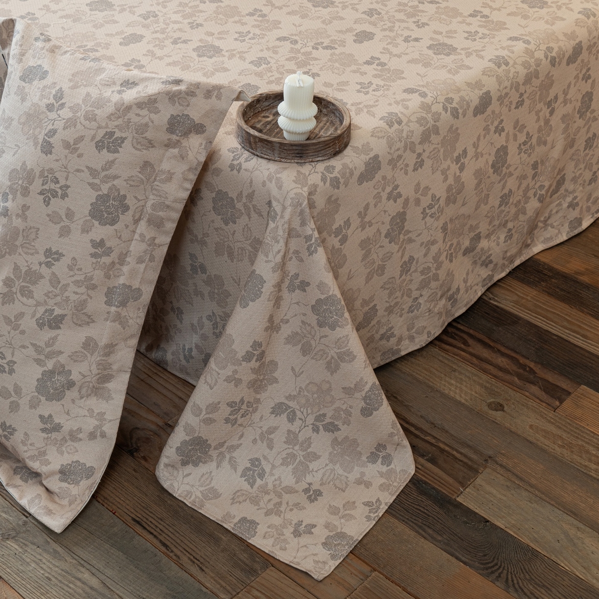 91家纺网 家纺一手货源 找家纺 凌云家纺 2026新款直播爆款复古风棉麻提花老粗布床单席子凉席三件套 藤花间