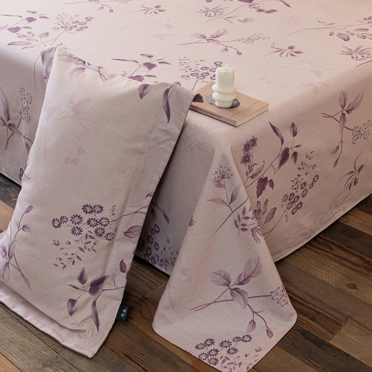 91家纺网 家纺一手货源 找家纺 凌云家纺 2026新款直播爆款复古风棉麻提花老粗布床单席子凉席三件套 紫叶繁花