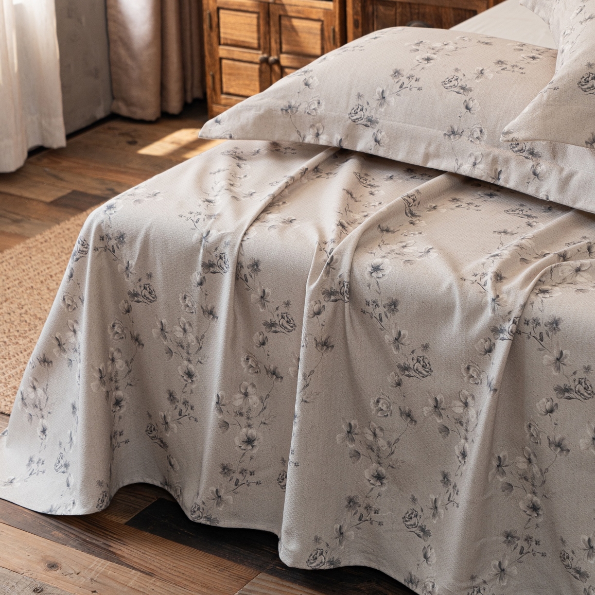 91家纺网 家纺一手货源 找家纺 凌云家纺 2026新款直播爆款复古风棉麻提花老粗布床单席子凉席三件套 墨梅