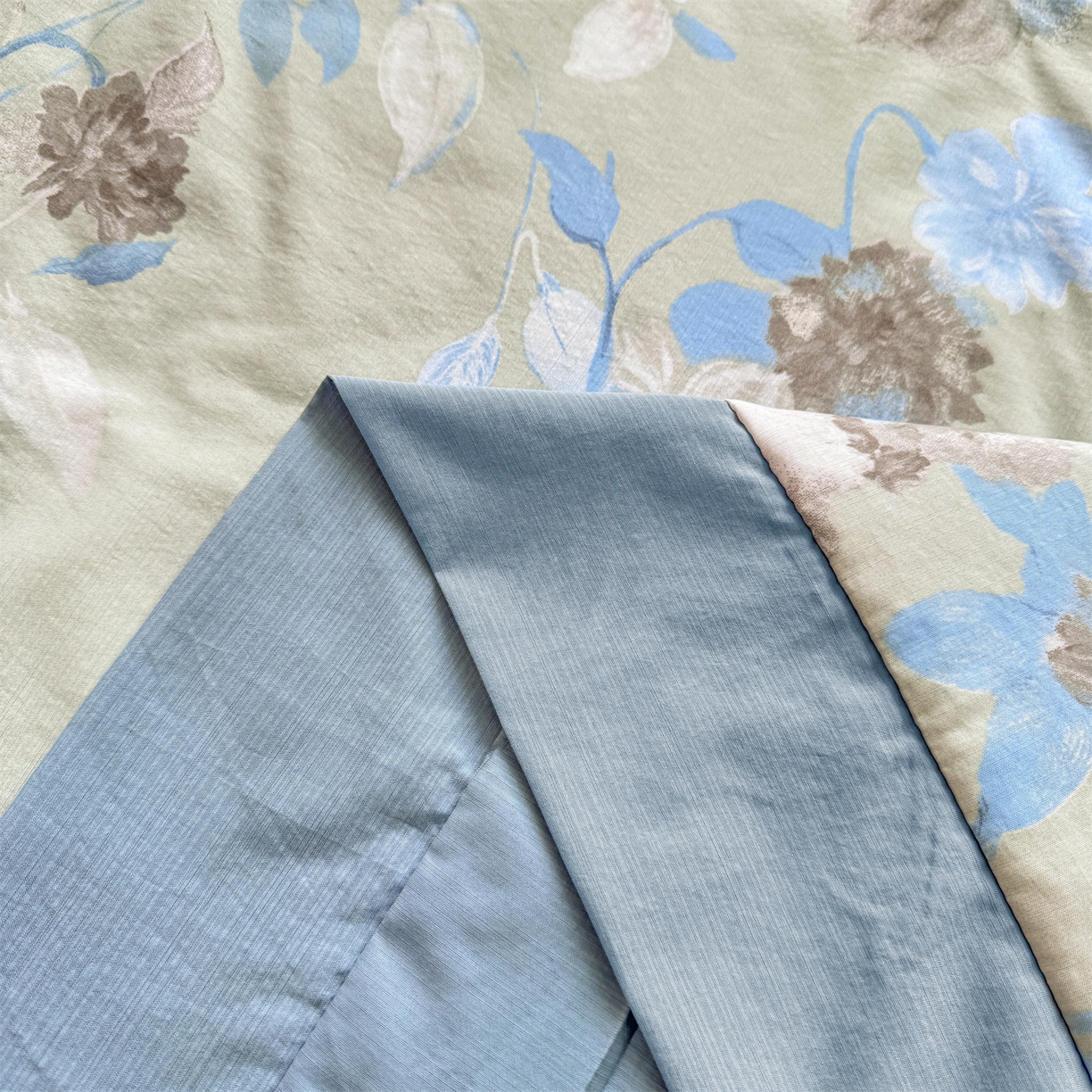 91家纺网 家纺一手货源 找家纺 慕木家纺 2026新款A类印花慕丝棉凉感夏被夏凉被空调被四件套 蓝漪+蓝