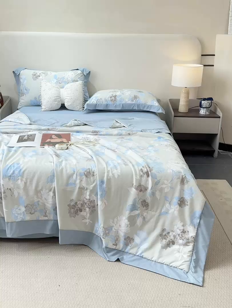 91家纺网 家纺一手货源 找家纺 慕木家纺 2026新款A类印花慕丝棉凉感夏被夏凉被空调被四件套 蓝漪+蓝