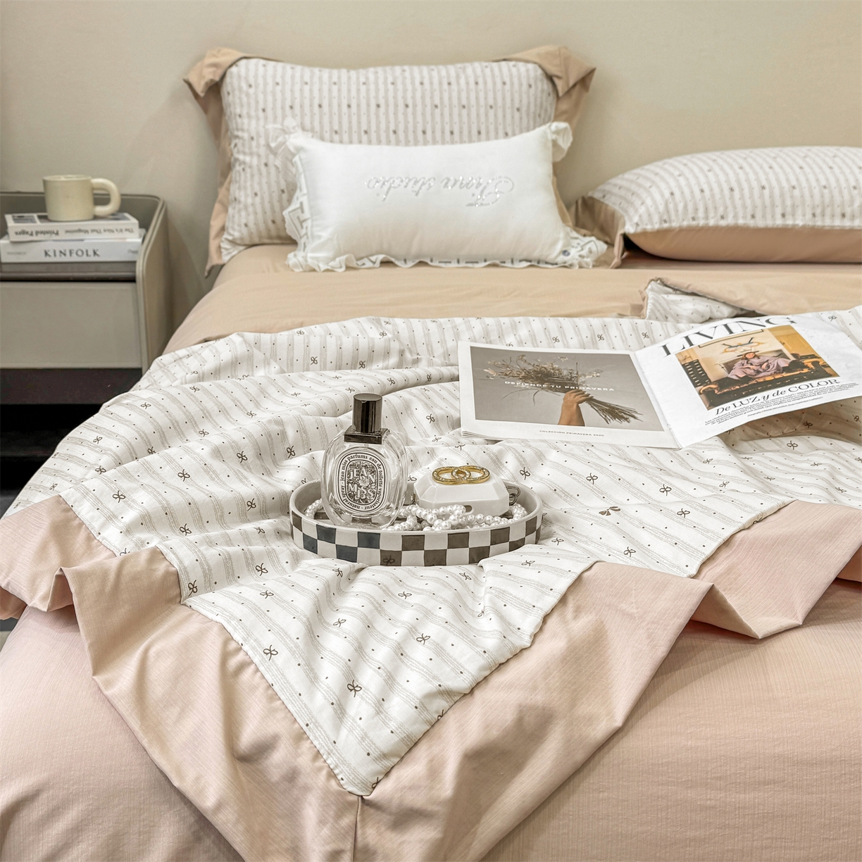 91家纺网 家纺一手货源 找家纺 慕木家纺 2026新款A类印花慕丝棉凉感夏被夏凉被空调被四件套 波点序章+驼