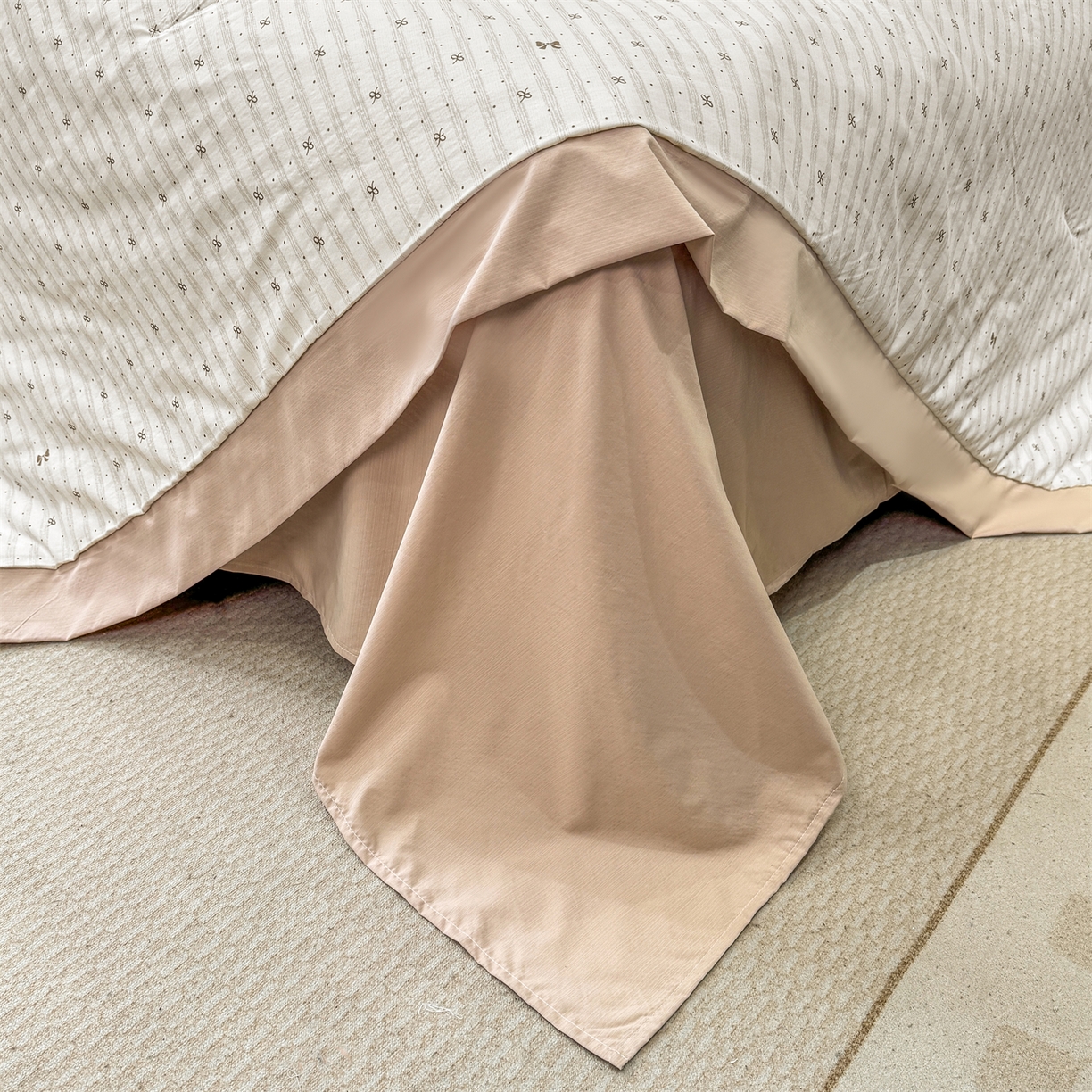 91家纺网 家纺一手货源 找家纺 慕木家纺 2026新款A类印花慕丝棉凉感夏被夏凉被空调被四件套 波点序章+驼