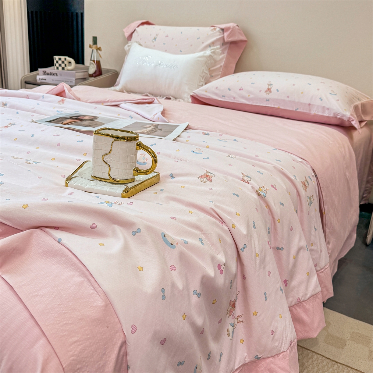 91家纺网 家纺一手货源 找家纺 慕木家纺 2026新款A类印花慕丝棉凉感夏被夏凉被空调被四件套 星心兔语+粉