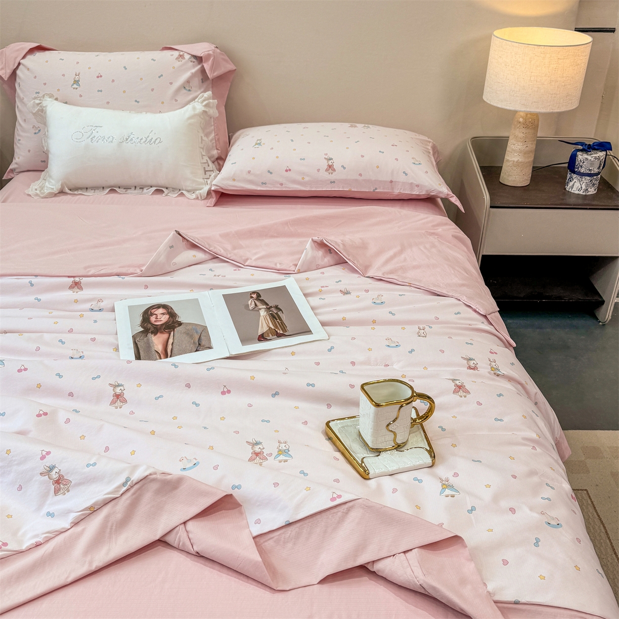 91家纺网 家纺一手货源 找家纺 慕木家纺 2026新款A类印花慕丝棉凉感夏被夏凉被空调被四件套 星心兔语+粉