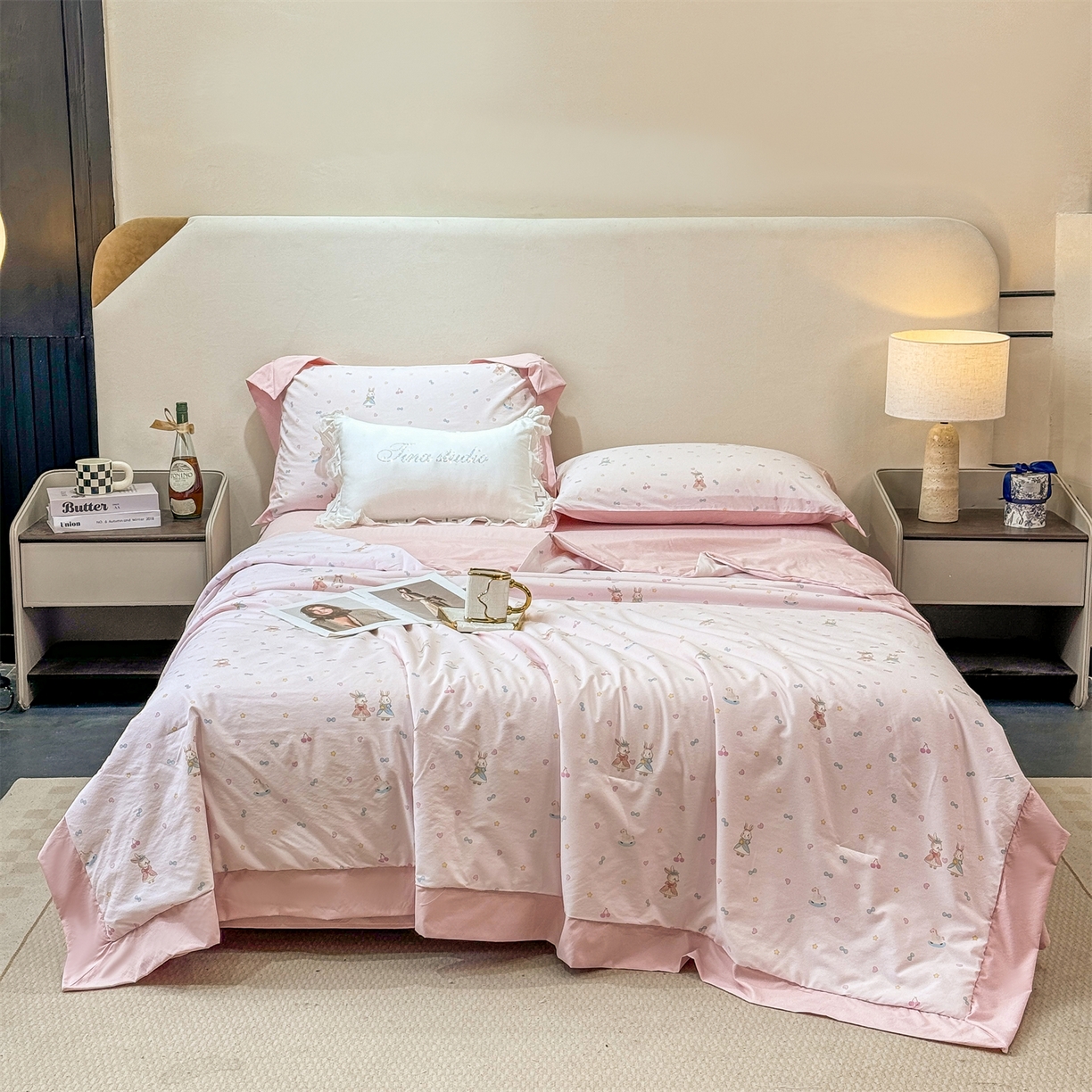 91家纺网 家纺一手货源 找家纺 慕木家纺 2026新款A类印花慕丝棉凉感夏被夏凉被空调被四件套 星心兔语+粉