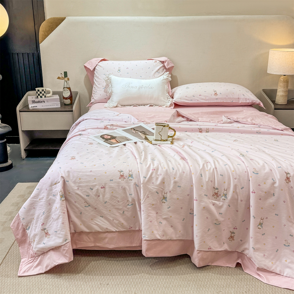 91家纺网 家纺一手货源 找家纺 慕木家纺 2026新款A类印花慕丝棉凉感夏被夏凉被空调被四件套 星心兔语+粉