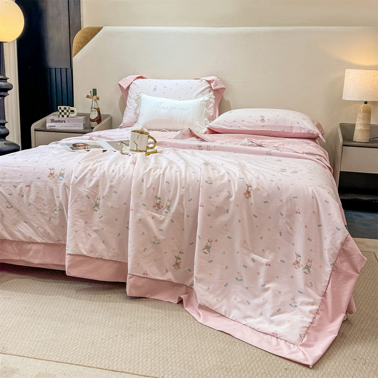 91家纺网 家纺一手货源 找家纺 慕木家纺 2026新款A类印花慕丝棉凉感夏被夏凉被空调被四件套 星心兔语+粉